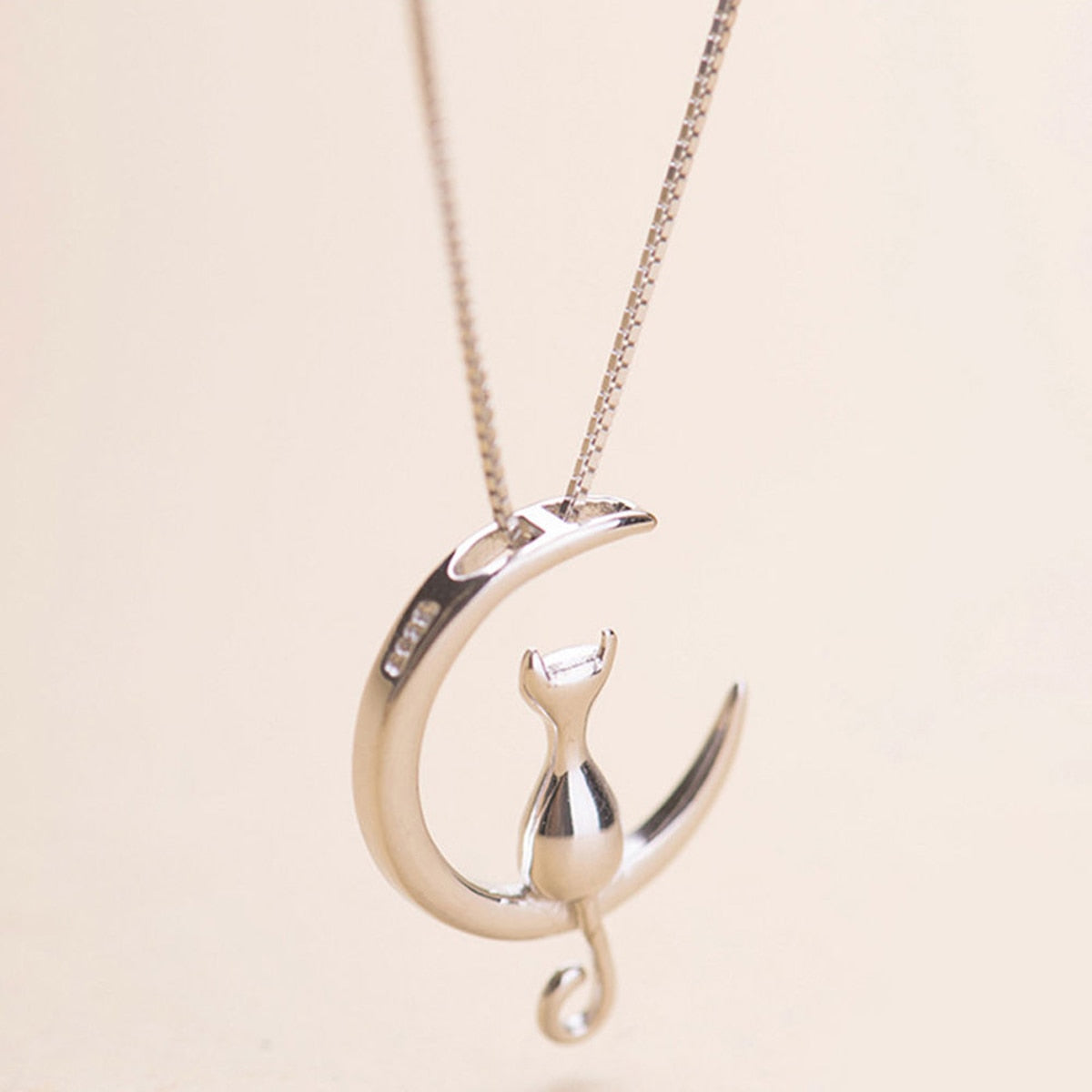 Stylish Women's Cat Moon Pendant Necklace